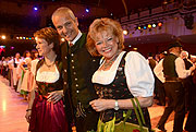 Hofbräu Direktor Dr. Michael Möller mit Frau (li.), Mrgor Steinberg (re.) (©Foto: Ingrid Grossmann)